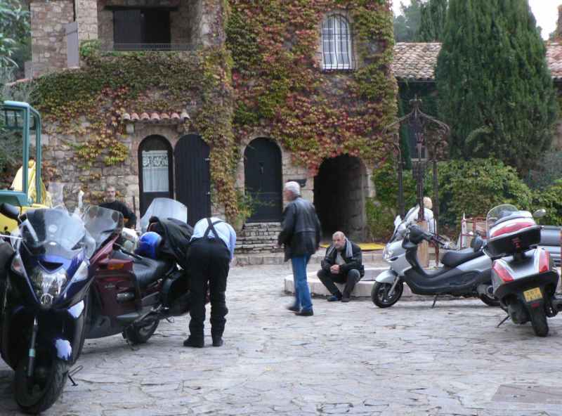 Arrivée au village médiéval des Arcs.